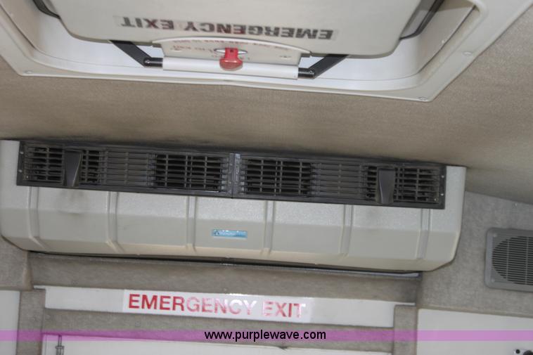 image for item G4937 2008 Ford E450 Super Duty transit bus