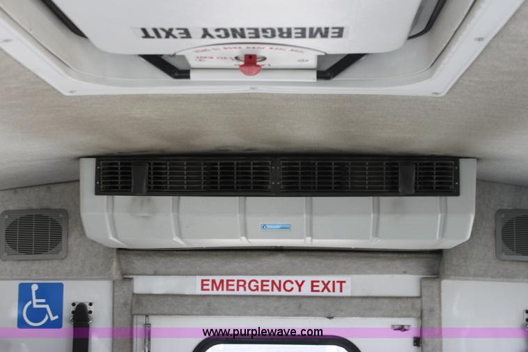 image for item G4937 2008 Ford E450 Super Duty transit bus