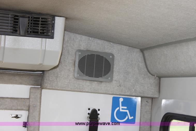 image for item G4937 2008 Ford E450 Super Duty transit bus