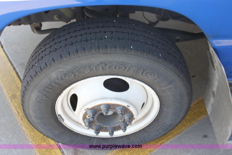 image for item G4937 2008 Ford E450 Super Duty transit bus