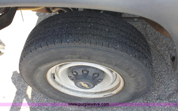 image for item G4938 1996 Chevrolet Cheyenne K2500 flatbed spray truck