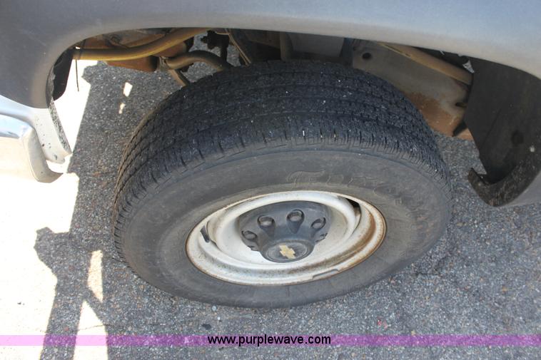 image for item G4938 1996 Chevrolet Cheyenne K2500 flatbed spray truck