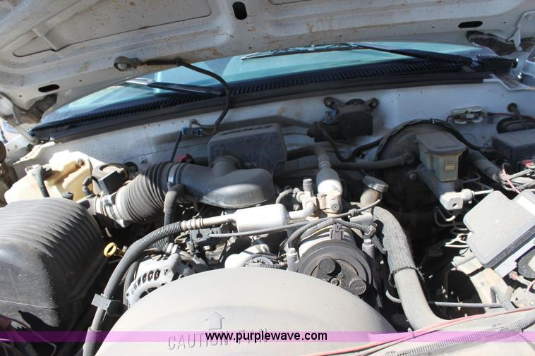 image for item G4938 1996 Chevrolet Cheyenne K2500 flatbed spray truck