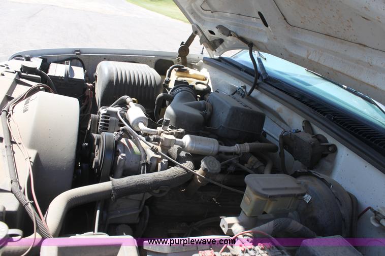 image for item G4938 1996 Chevrolet Cheyenne K2500 flatbed spray truck