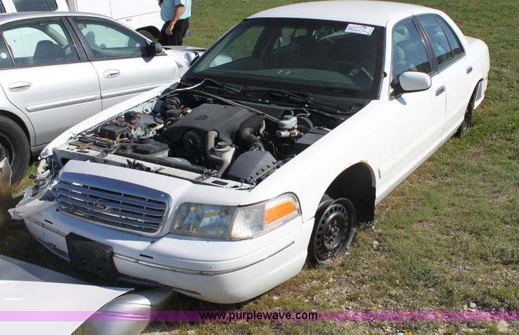 image for item G4951 2000 Ford Crown Victoria