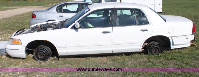 image for item G4951 2000 Ford Crown Victoria