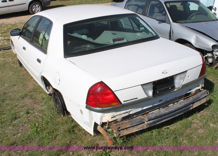image for item G4951 2000 Ford Crown Victoria