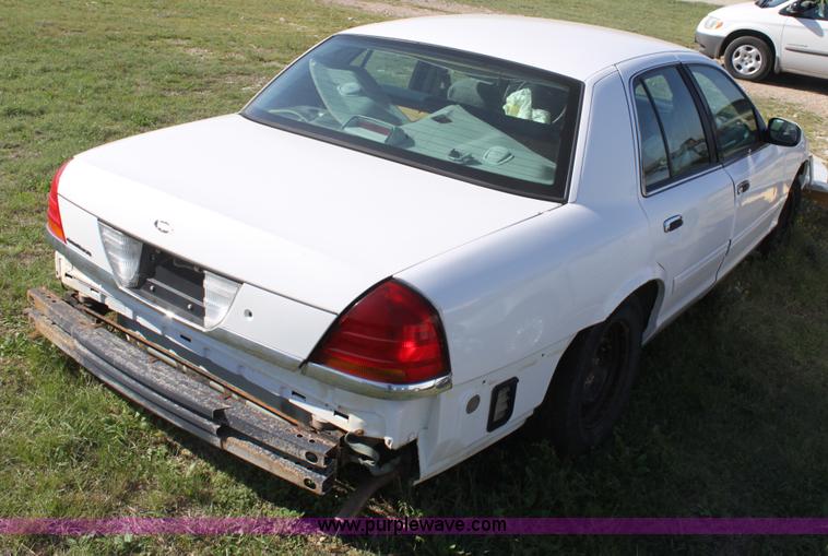 image for item G4951 2000 Ford Crown Victoria