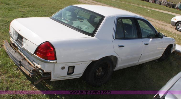 image for item G4951 2000 Ford Crown Victoria