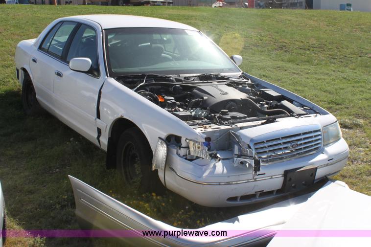 image for item G4951 2000 Ford Crown Victoria