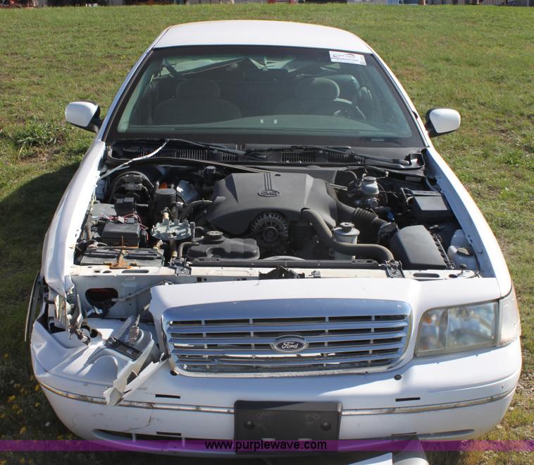 image for item G4951 2000 Ford Crown Victoria