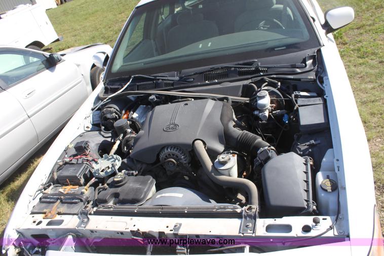 image for item G4951 2000 Ford Crown Victoria