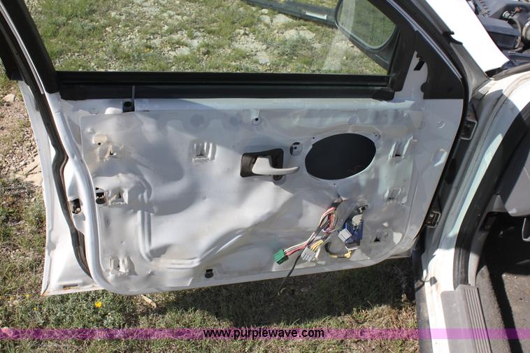 image for item G4951 2000 Ford Crown Victoria