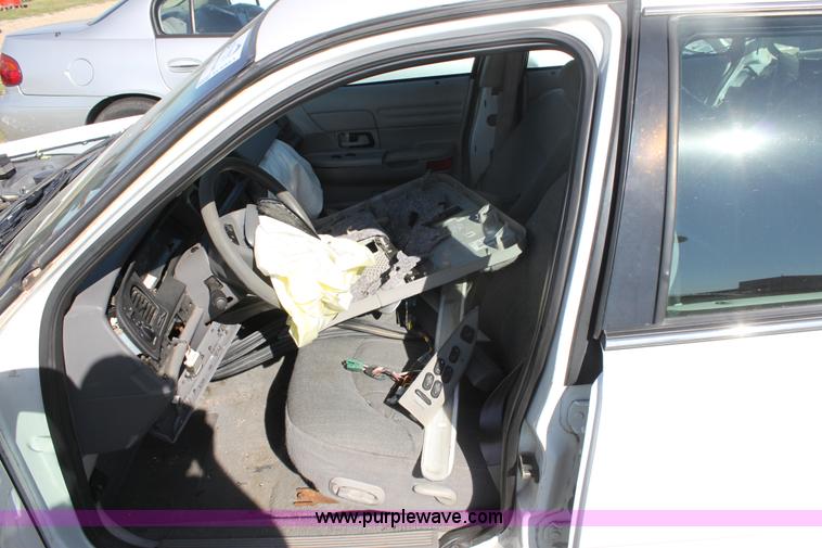 image for item G4951 2000 Ford Crown Victoria