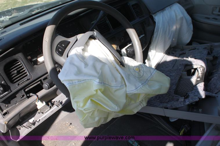 image for item G4951 2000 Ford Crown Victoria