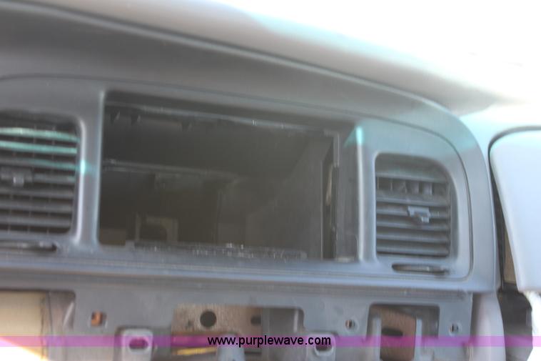 image for item G4951 2000 Ford Crown Victoria