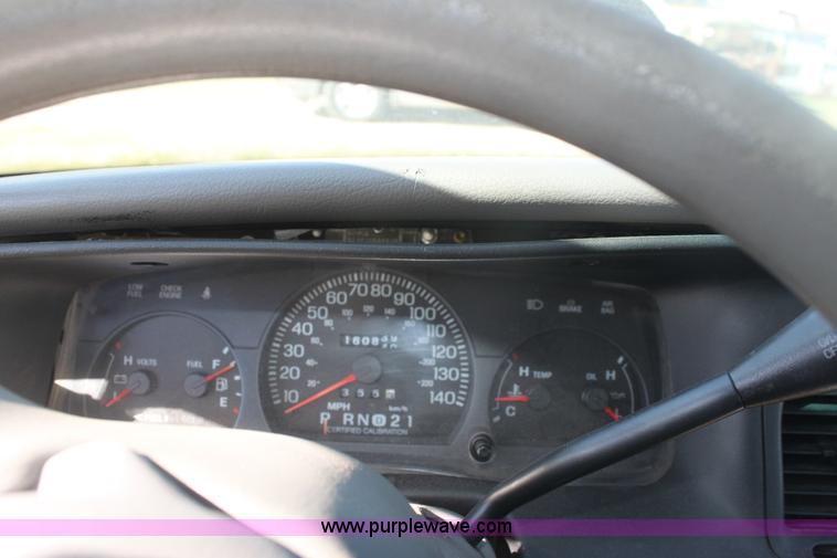 image for item G4951 2000 Ford Crown Victoria