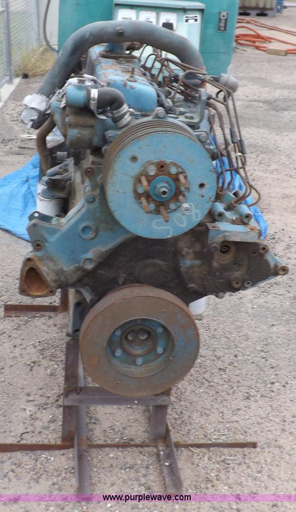 image for item J9040 International DT466 six cylinder diesel engine