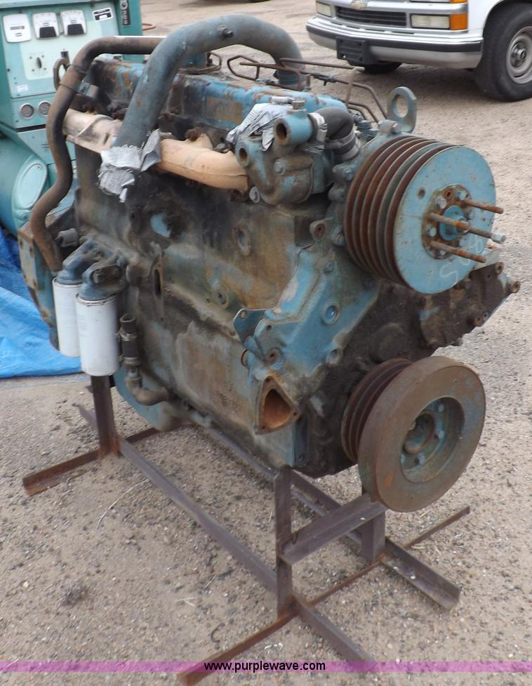 image for item J9040 International DT466 six cylinder diesel engine