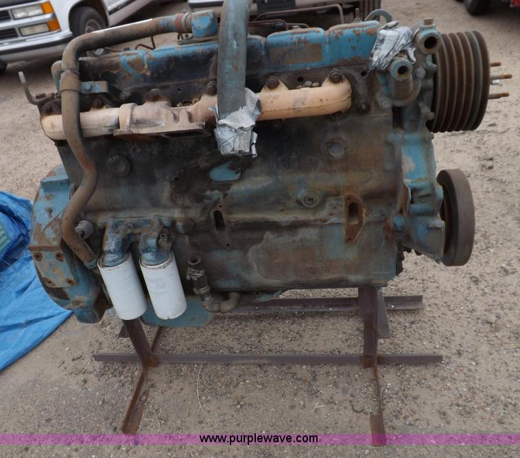 image for item J9040 International DT466 six cylinder diesel engine