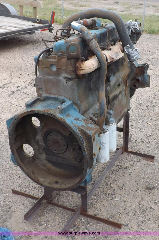 image for item J9040 International DT466 six cylinder diesel engine
