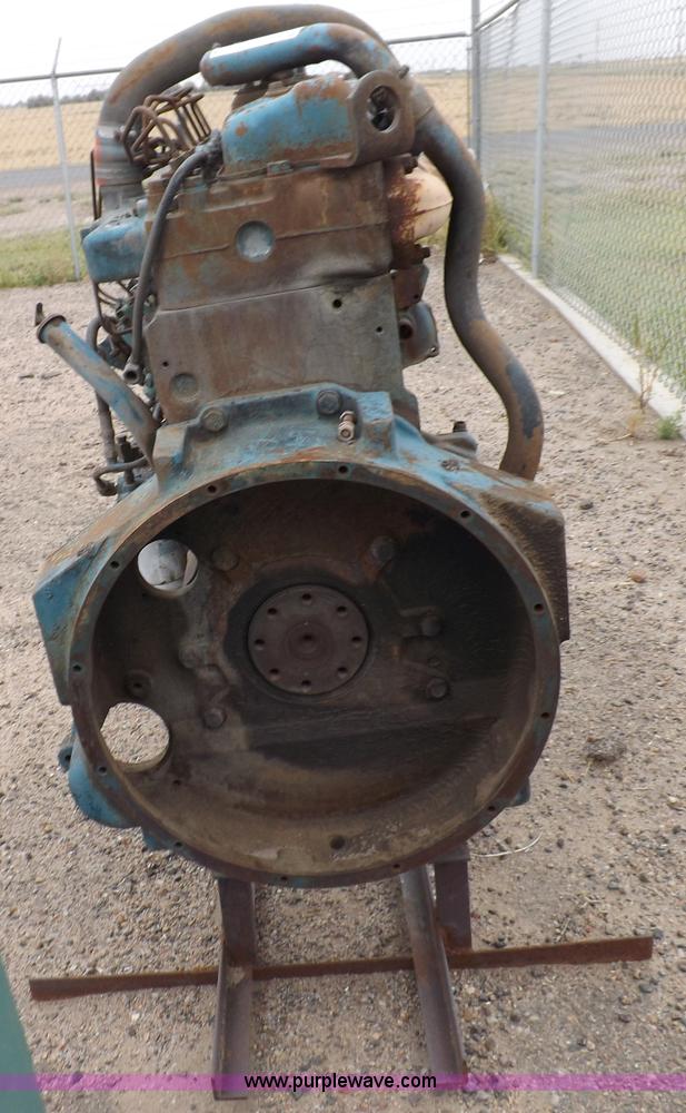 image for item J9040 International DT466 six cylinder diesel engine