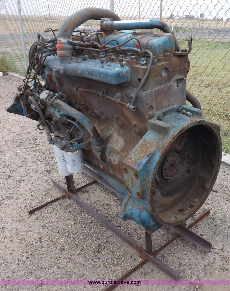 image for item J9040 International DT466 six cylinder diesel engine