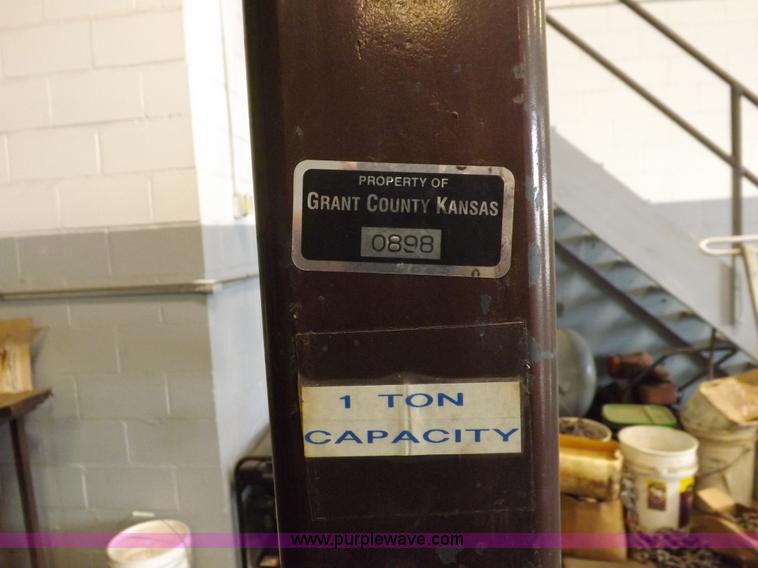 image for item J9041 (2) hoists