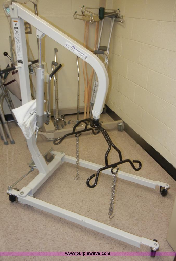image for item N9672 Hoyer manual wheelchair lift