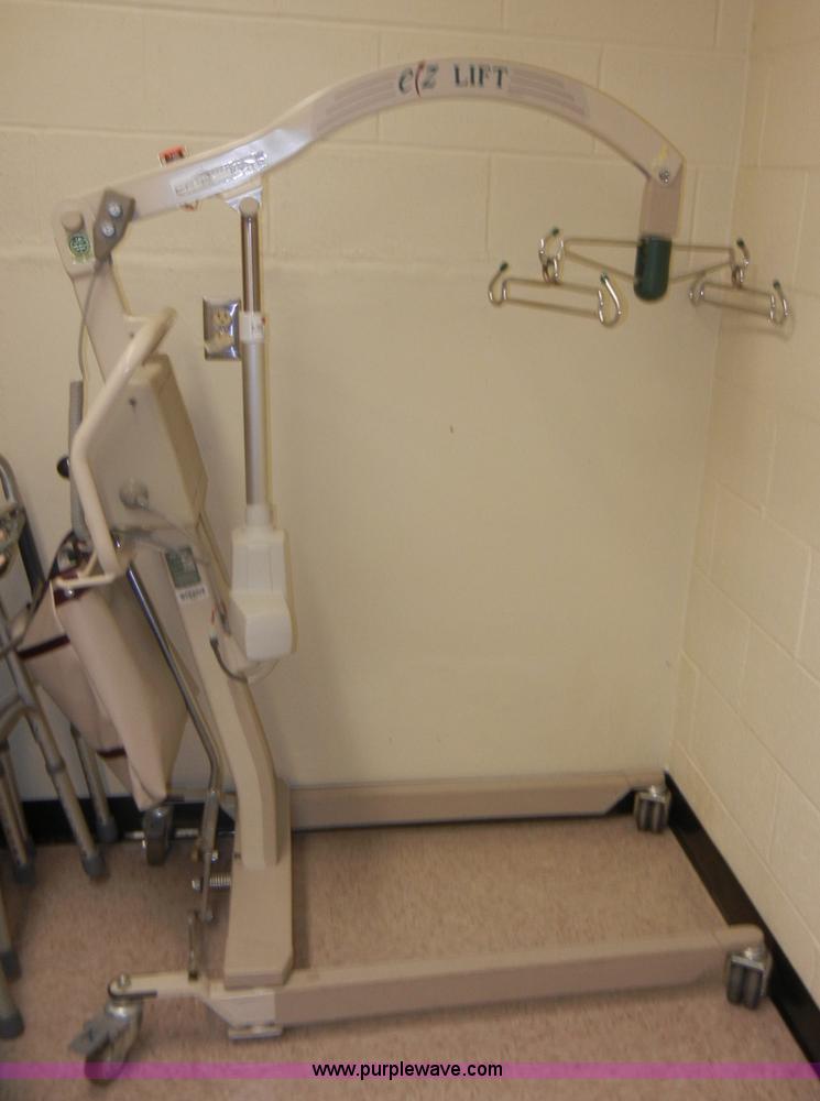image for item N9673 Easy Way electric wheelchair lift