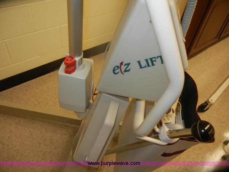 image for item N9673 Easy Way electric wheelchair lift