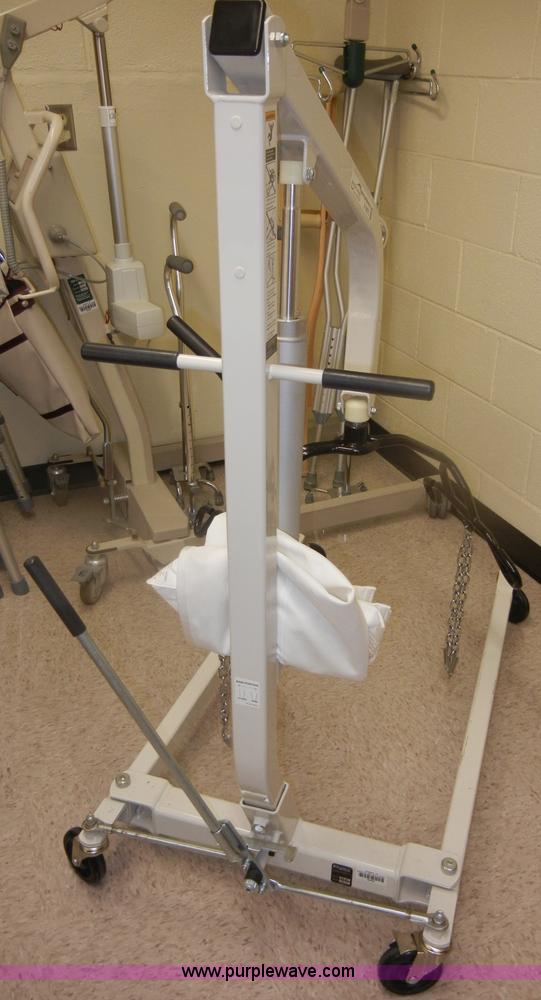 image for item N9674 Hoyer manual wheelchair lift