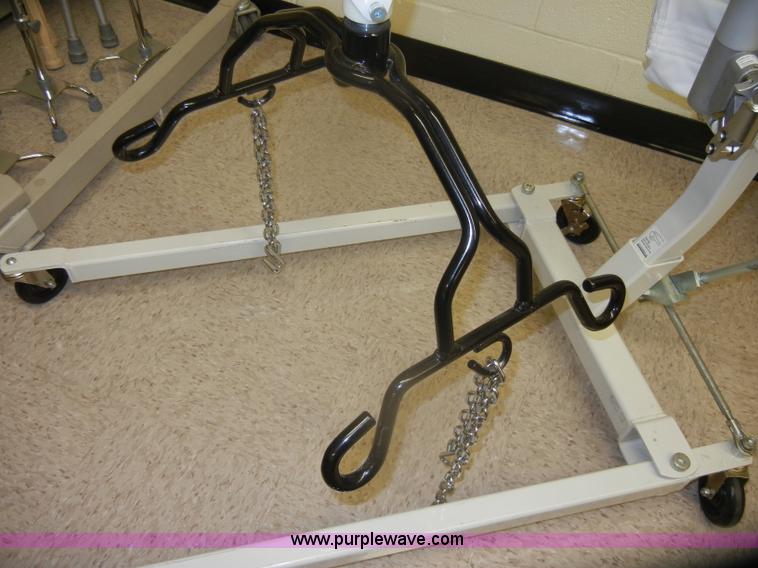 image for item N9674 Hoyer manual wheelchair lift