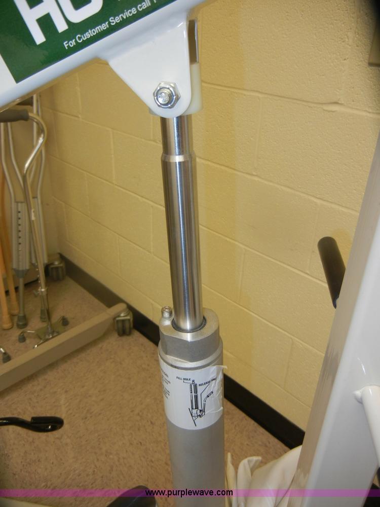 image for item N9674 Hoyer manual wheelchair lift