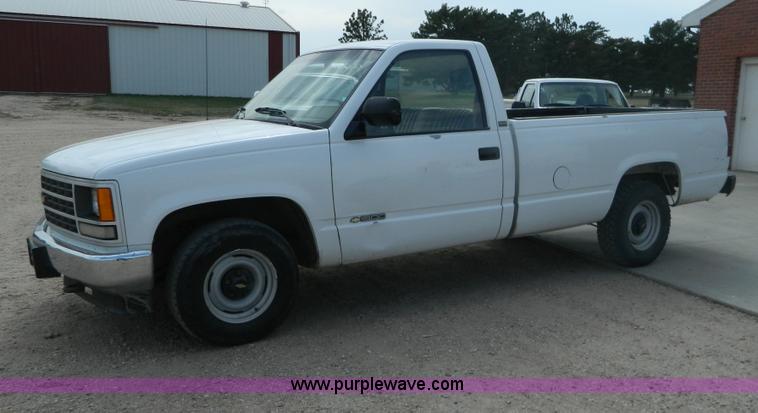 image for item T9443 1991 Chevrolet 1500 pickup truck