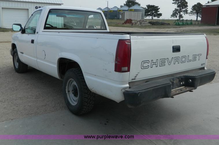 image for item T9443 1991 Chevrolet 1500 pickup truck