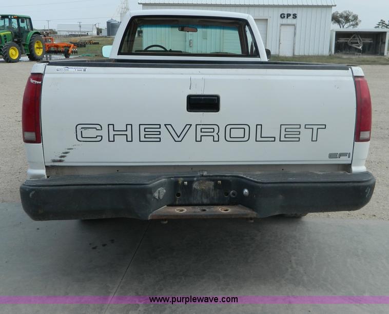 image for item T9443 1991 Chevrolet 1500 pickup truck