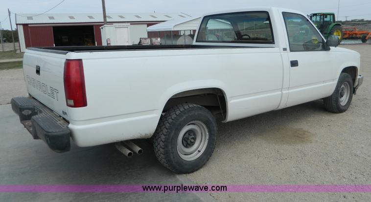 image for item T9443 1991 Chevrolet 1500 pickup truck