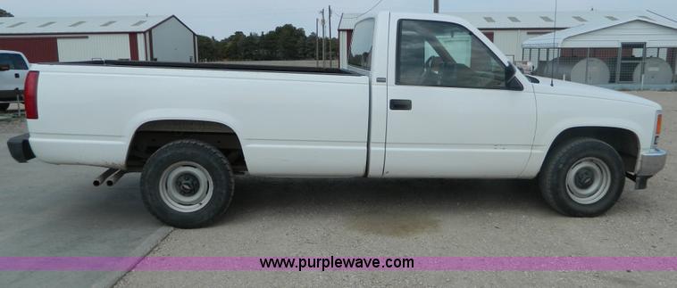 image for item T9443 1991 Chevrolet 1500 pickup truck