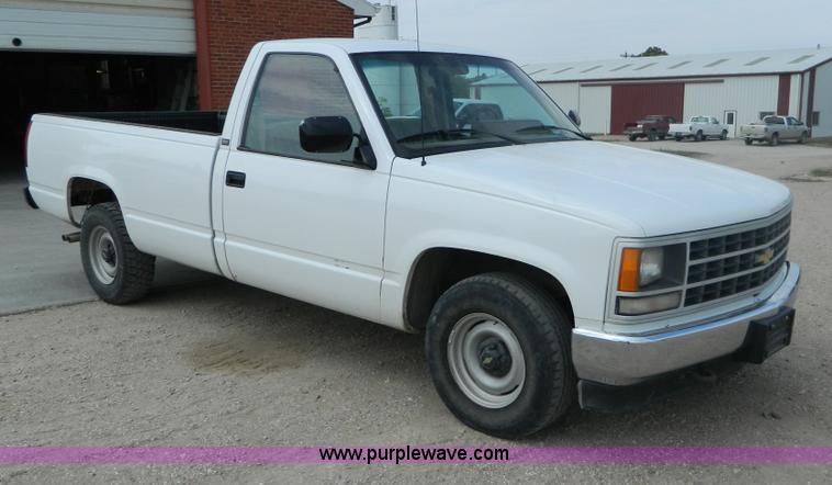 image for item T9443 1991 Chevrolet 1500 pickup truck