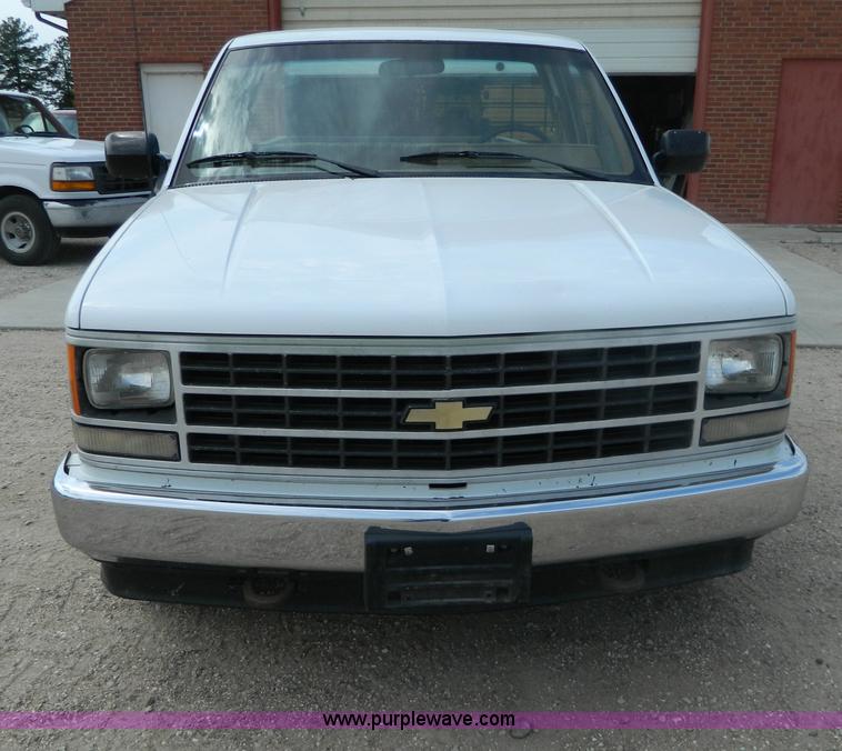 image for item T9443 1991 Chevrolet 1500 pickup truck