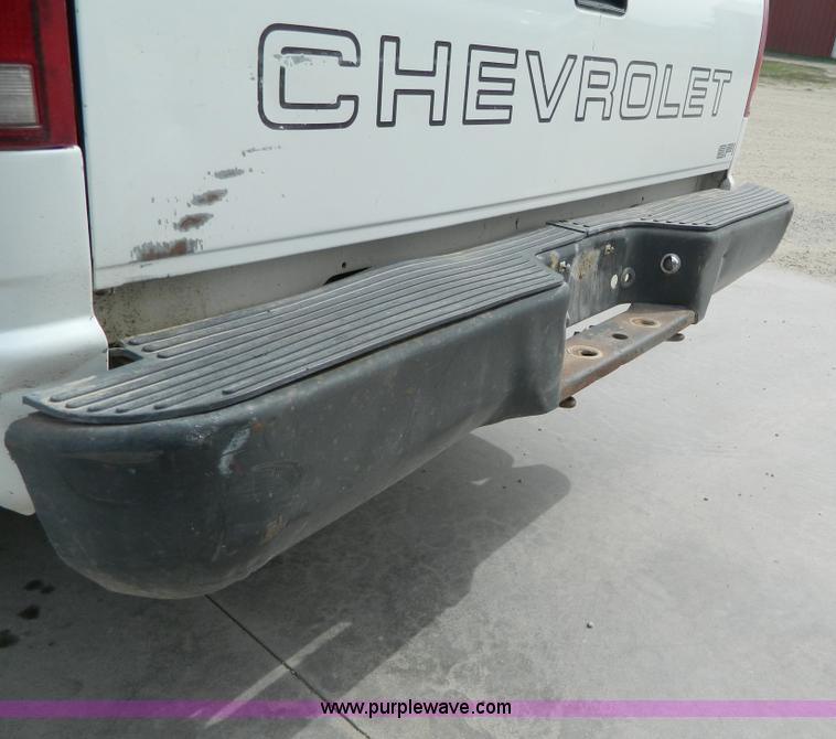 image for item T9443 1991 Chevrolet 1500 pickup truck