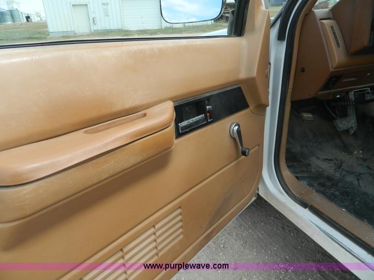 image for item T9443 1991 Chevrolet 1500 pickup truck