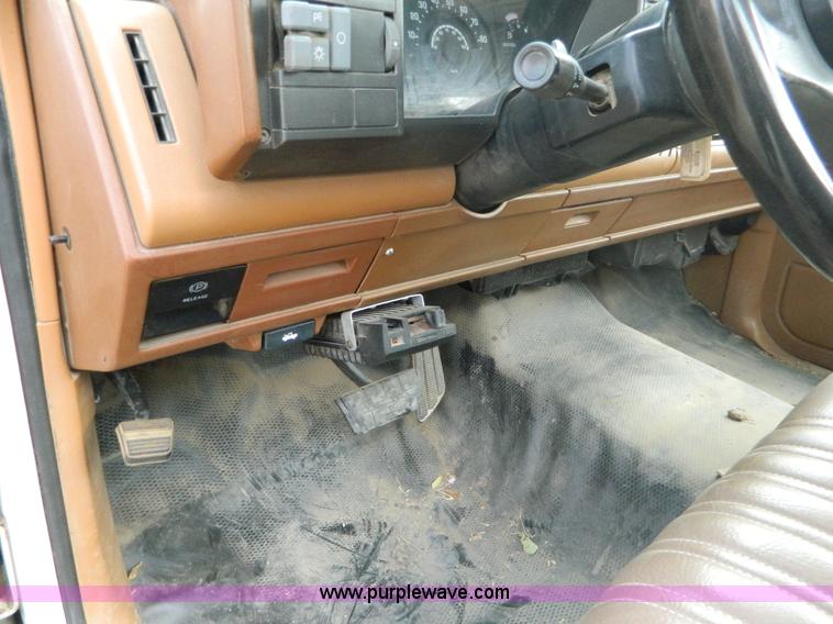 image for item T9443 1991 Chevrolet 1500 pickup truck