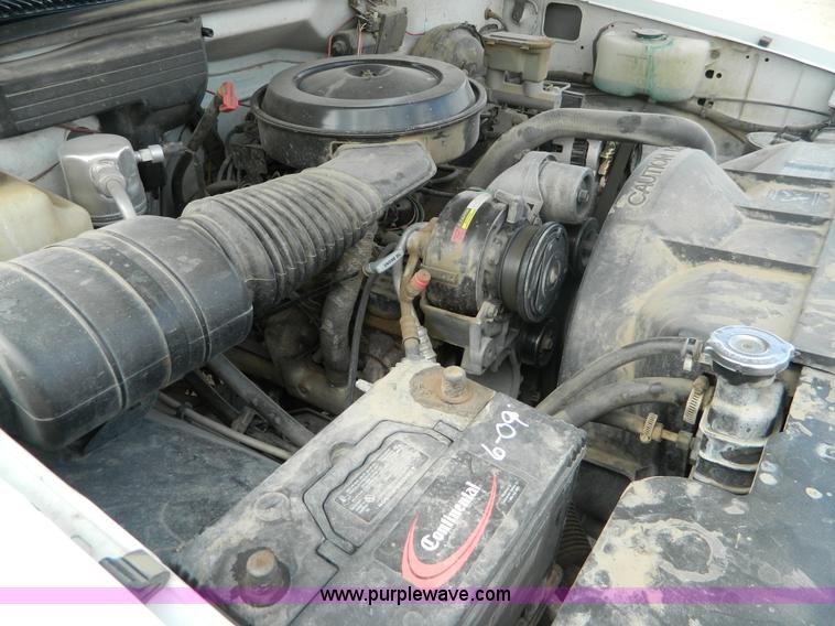 image for item T9443 1991 Chevrolet 1500 pickup truck