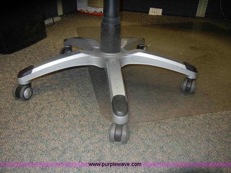 High back office chair in Manhattan, KS Item U9501 sold Purple Wave