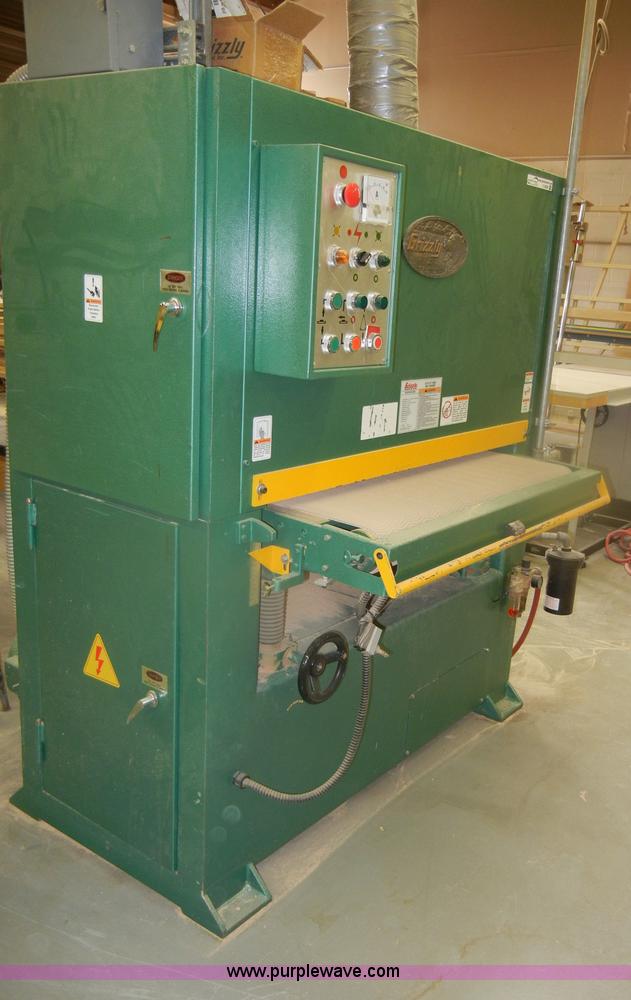 image for item U9504 2002 Grizzly 37" belt sander