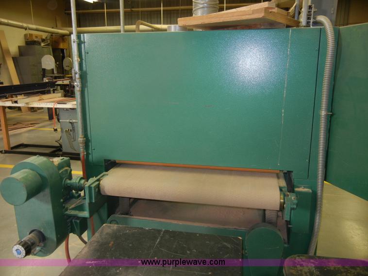 image for item U9504 2002 Grizzly 37" belt sander