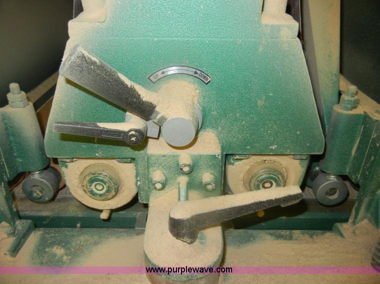 image for item U9504 2002 Grizzly 37" belt sander