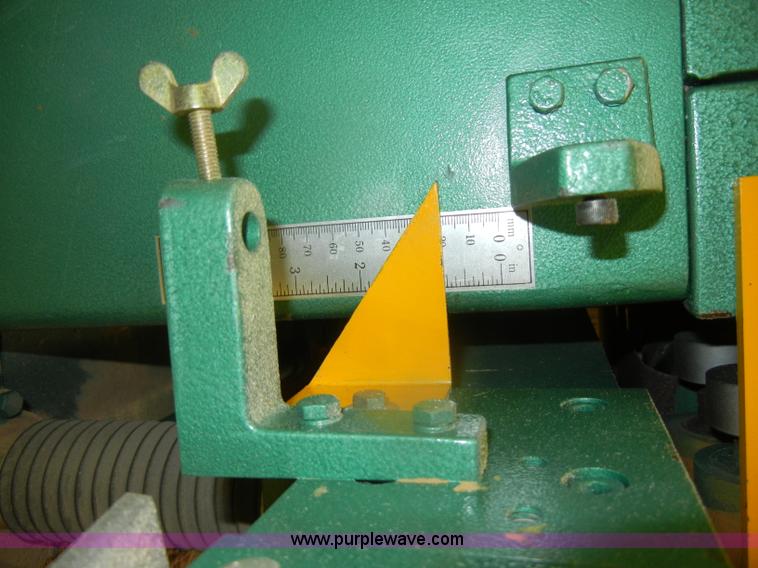 image for item U9504 2002 Grizzly 37" belt sander